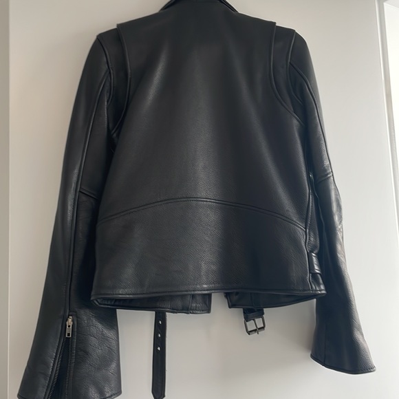 FABULOUS condition understated leather bell sleeve biker jacket. - Picture 5 of 6
